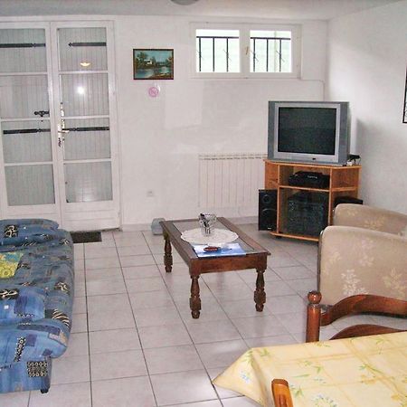 Appartement Charmant A Breuillet Avec Jardin Spacieux Exterior photo