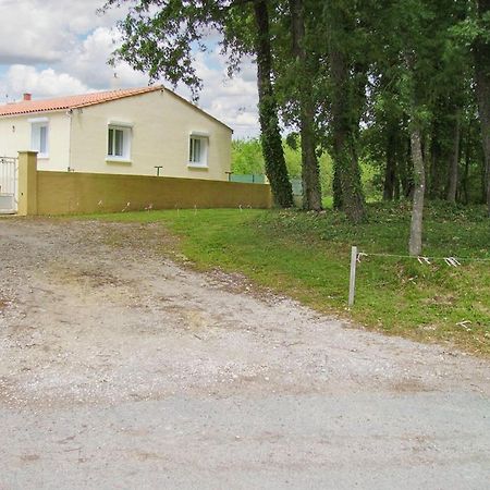 Appartement Charmant A Breuillet Avec Jardin Spacieux Exterior photo