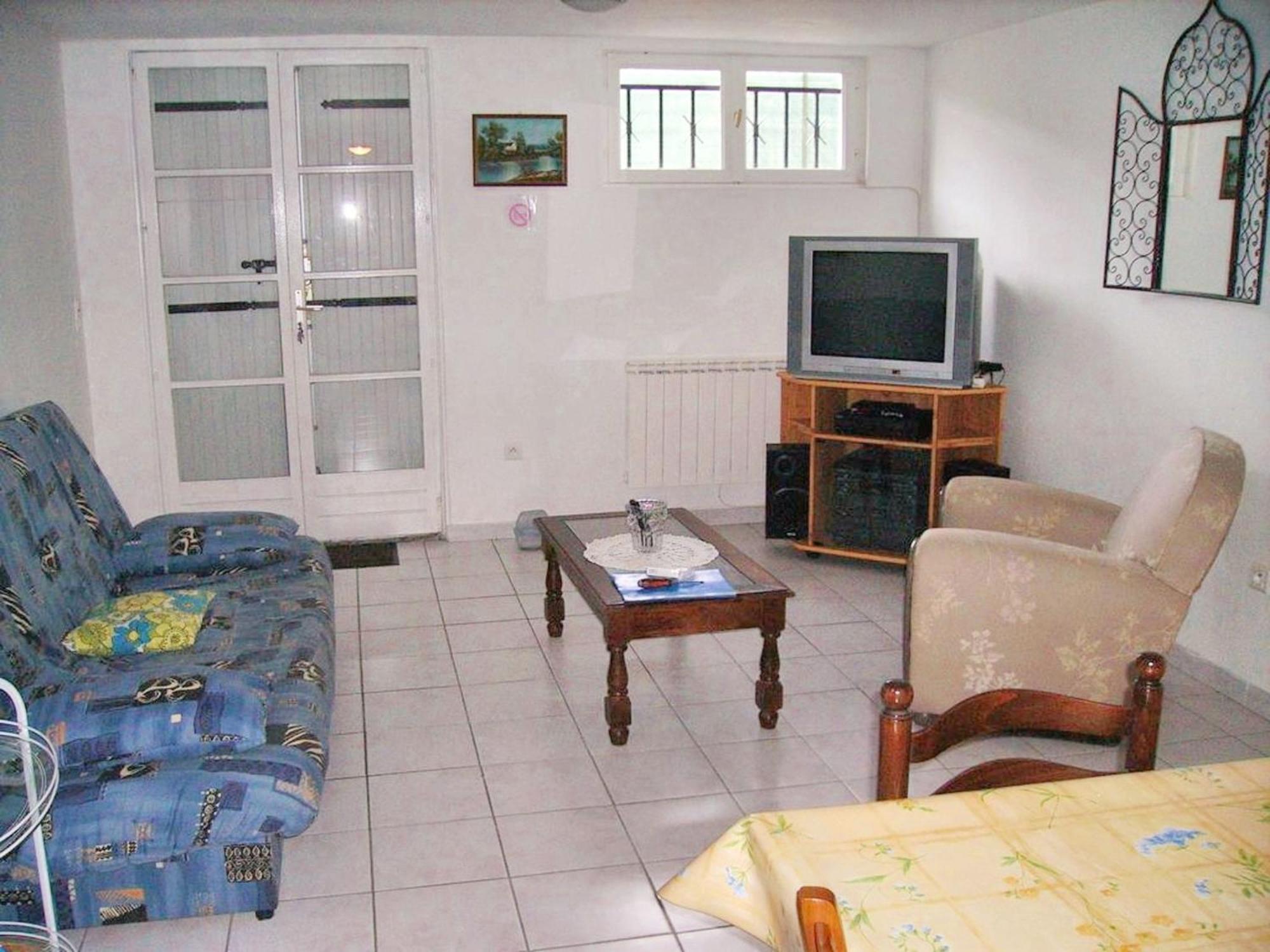 Appartement Charmant A Breuillet Avec Jardin Spacieux Exterior photo