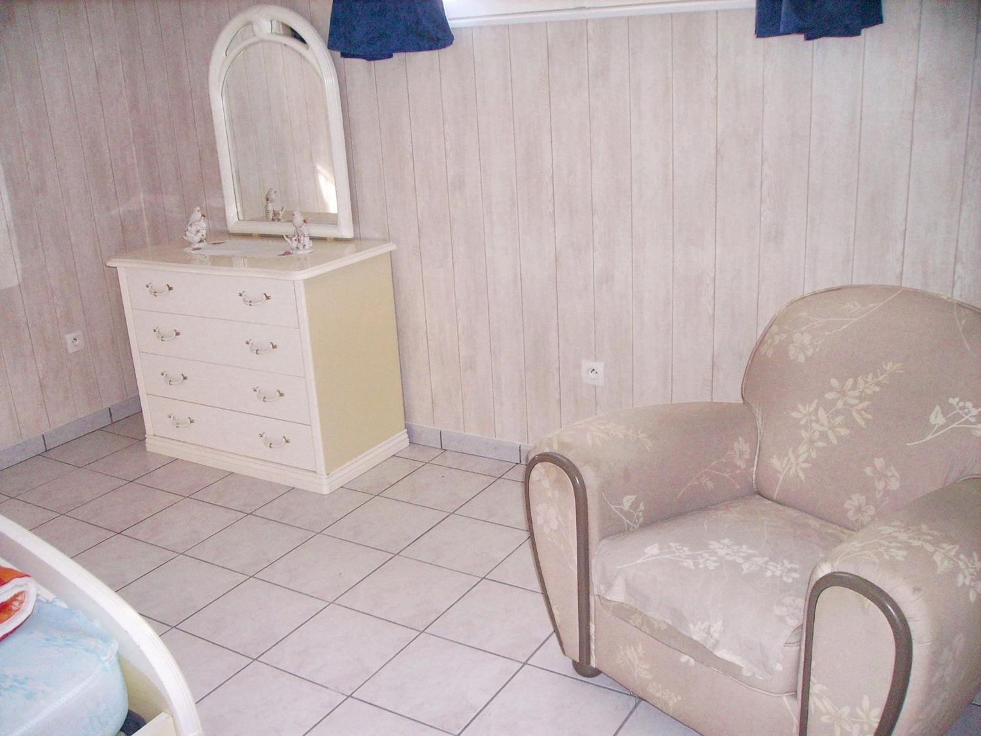 Appartement Charmant A Breuillet Avec Jardin Spacieux Exterior photo